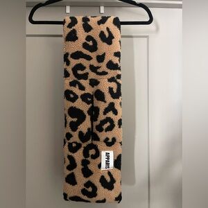 Apparis Leopard Print Scarf